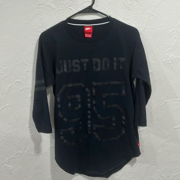 Nike ‘Just Do It 95’ Athletic Raglan Shirt Black 3/4 Sleeves Red Tag Size Small - Picture 1 of 8